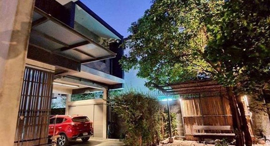 For sale 3 bedrooms house in Wang Thonglang, Bangkok