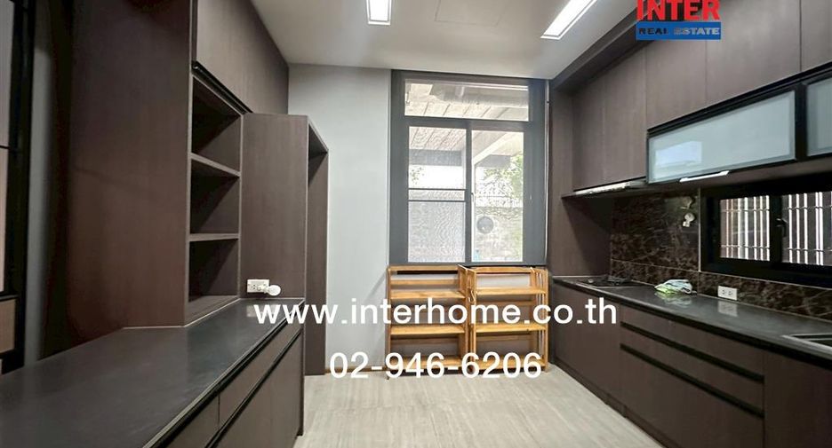 For sale 3 bedrooms house in Wang Thonglang, Bangkok