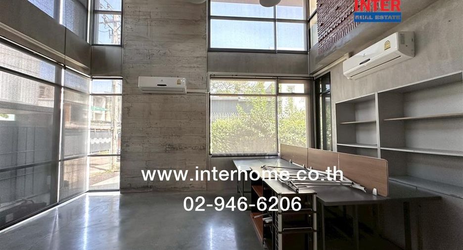 For sale 3 bedrooms house in Wang Thonglang, Bangkok