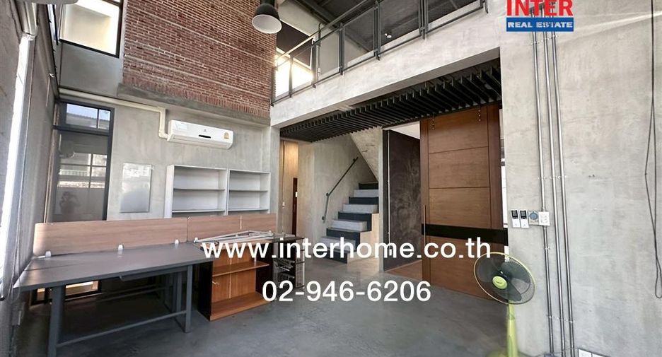 For sale 3 bedrooms house in Wang Thonglang, Bangkok
