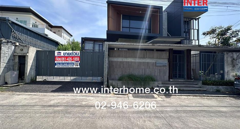 For sale 3 bedrooms house in Wang Thonglang, Bangkok