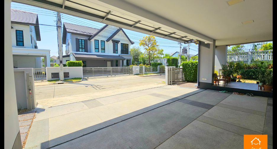 For sale 4 bedrooms house in Khlong Sam Wa, Bangkok