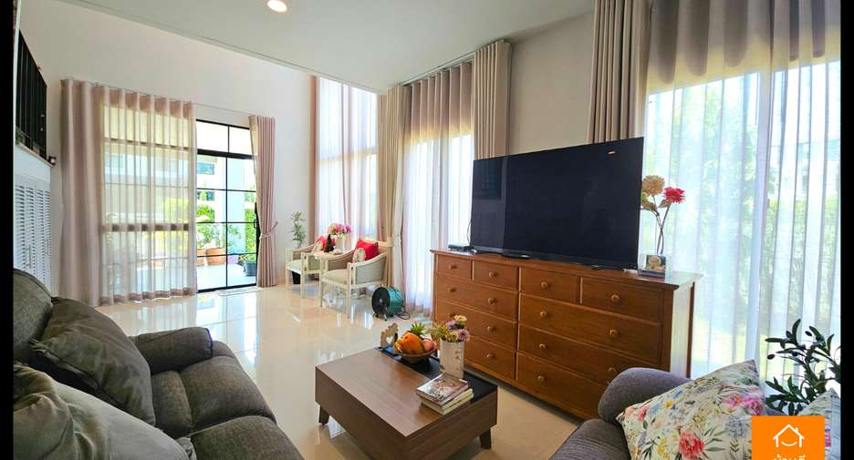 For sale 4 bedrooms house in Khlong Sam Wa, Bangkok