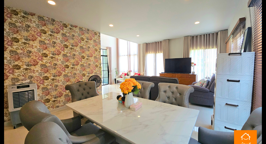 For sale 4 bedrooms house in Khlong Sam Wa, Bangkok