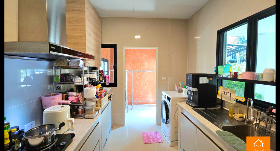 For sale 4 bedrooms house in Khlong Sam Wa, Bangkok