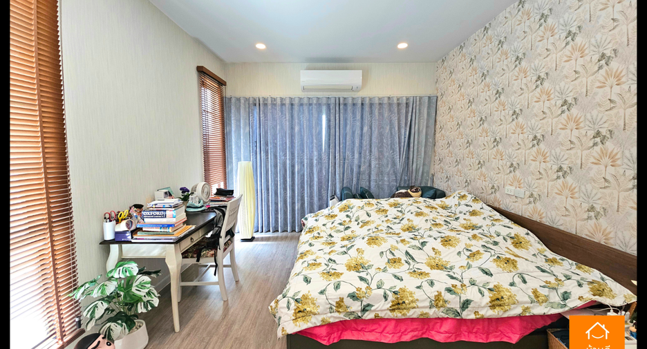 For sale 4 bedrooms house in Khlong Sam Wa, Bangkok