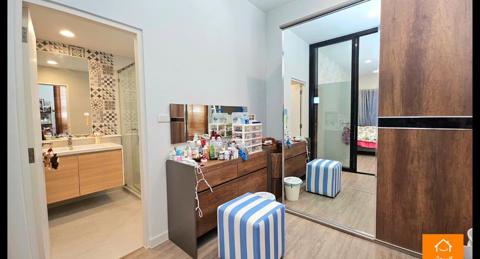 For sale 4 bedrooms house in Khlong Sam Wa, Bangkok