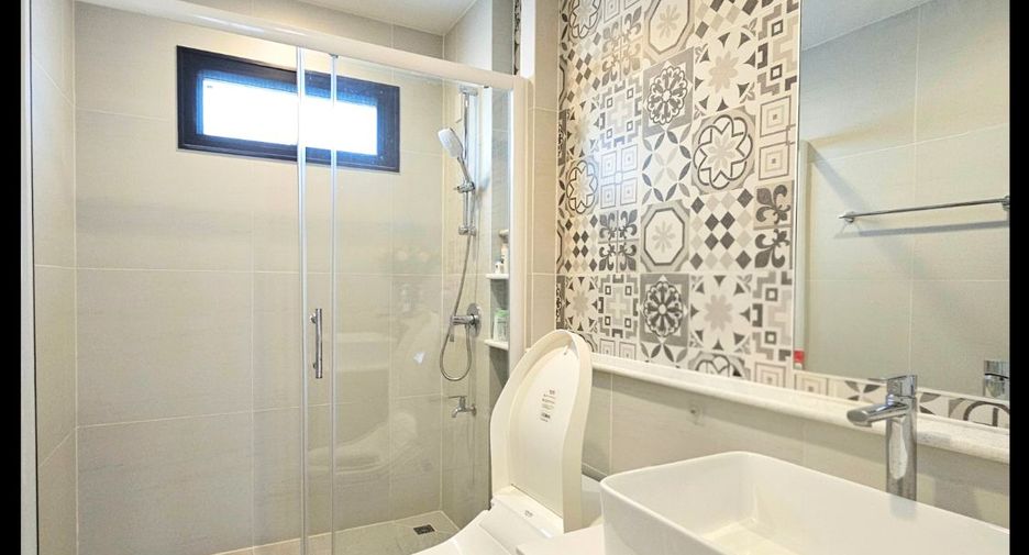 For sale 4 bedrooms house in Khlong Sam Wa, Bangkok