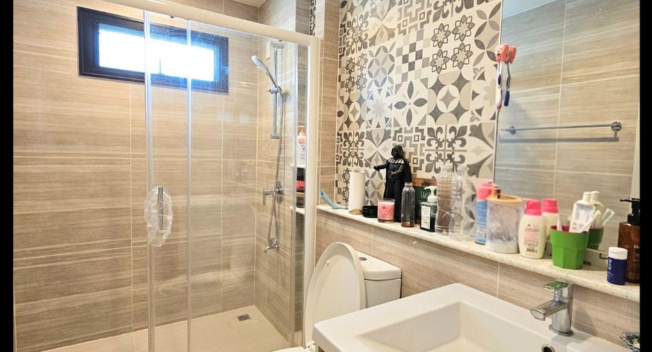 For sale 4 bedrooms house in Khlong Sam Wa, Bangkok