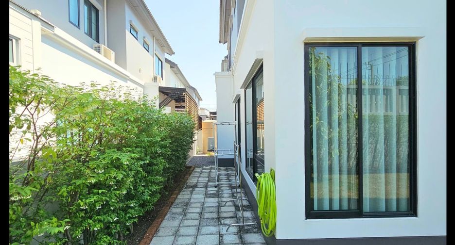 For sale 4 bedrooms house in Khlong Sam Wa, Bangkok