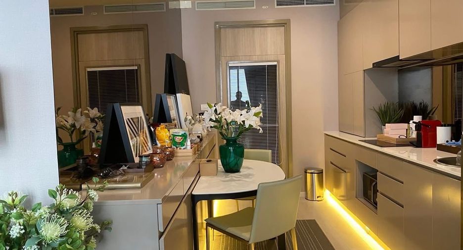 For rent 2 bedrooms condo in Pathum Wan, Bangkok