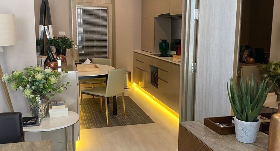 For rent 2 bedrooms condo in Pathum Wan, Bangkok