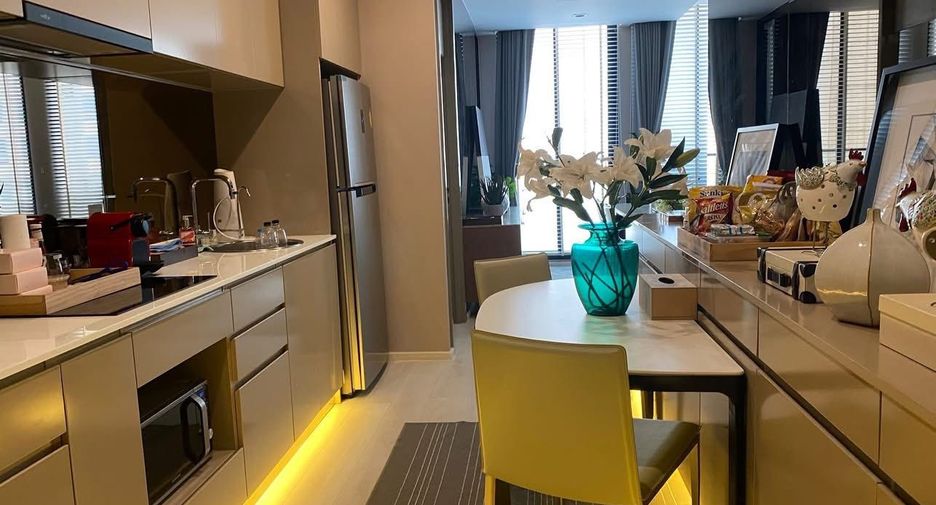 For rent 2 bedrooms condo in Pathum Wan, Bangkok