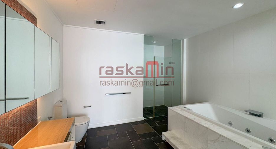 For rent 3 bedrooms condo in Bang Lamung, Chonburi