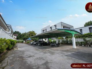 Grundstück zum Kauf in Huai Khwang, Bangkok