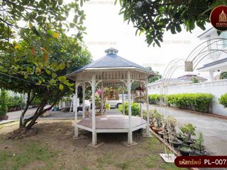 Grundstück zum Kauf in Huai Khwang, Bangkok