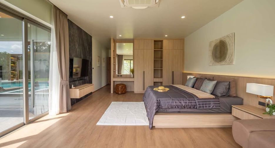 For rent 4 bedrooms villa in Mueang Phuket, Phuket
