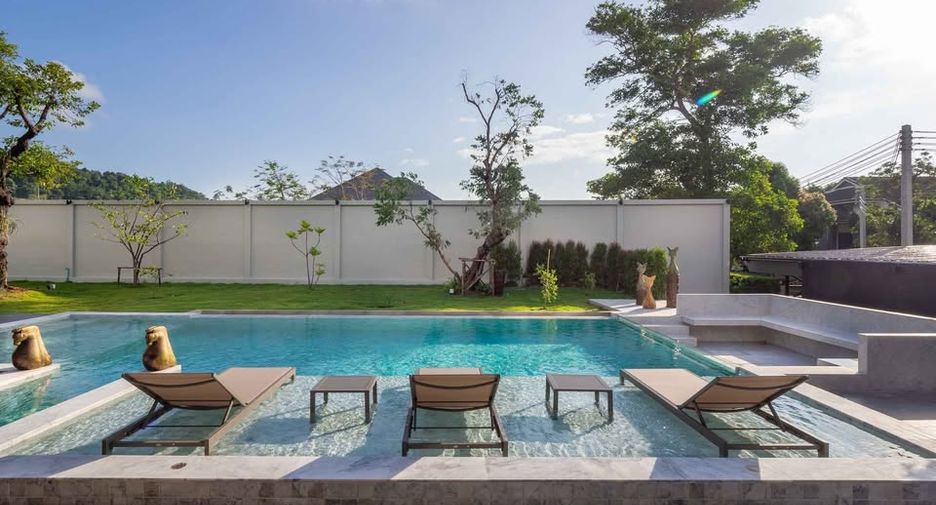 For rent 4 bedrooms villa in Mueang Phuket, Phuket