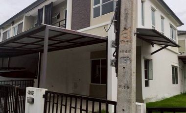 Casa adosada en venta de 3 habitaciones en Mueang Pathum Thani, Pathum Thani