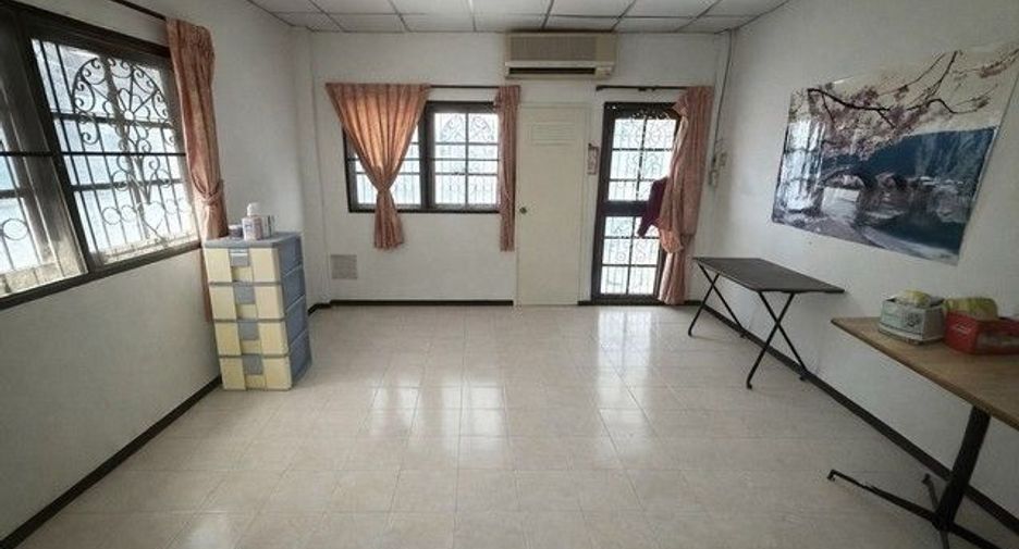 For rent 2 bedrooms townhouse in Lat Phrao, Bangkok