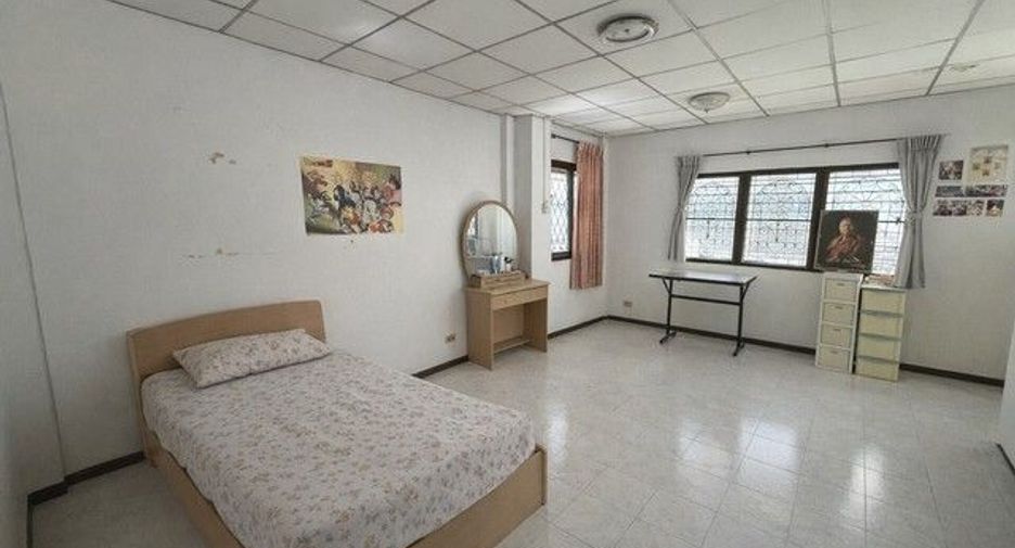 For rent 2 bedrooms townhouse in Lat Phrao, Bangkok