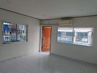 For rent 3 bedrooms townhouse in Don Mueang, Bangkok