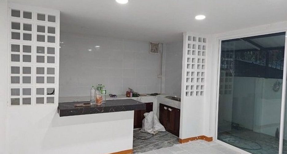 For rent 3 bedrooms townhouse in Don Mueang, Bangkok