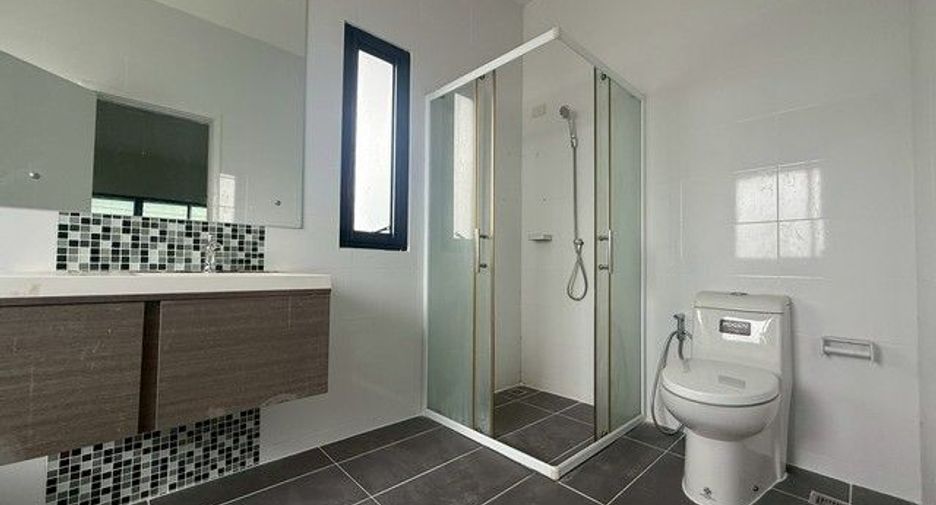 For sale 4 bedrooms house in Lam Luk Ka, Pathum Thani