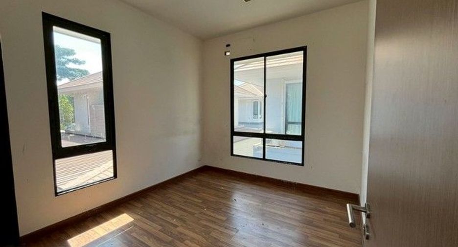 For sale 4 bedrooms house in Thanyaburi, Pathum Thani