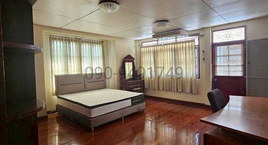 Casa en alquiler de 3 habitaciones en Chatuchak, Bangkok