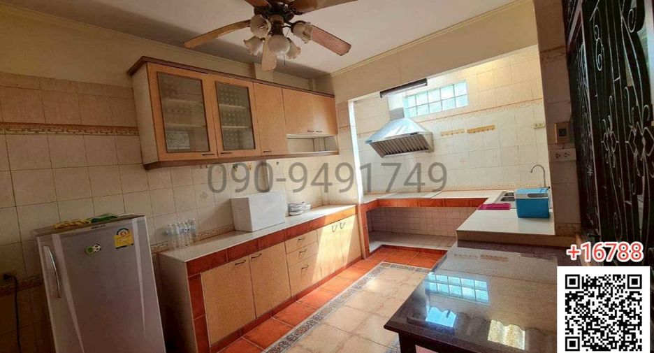Casa en alquiler de 3 habitaciones en Chatuchak, Bangkok