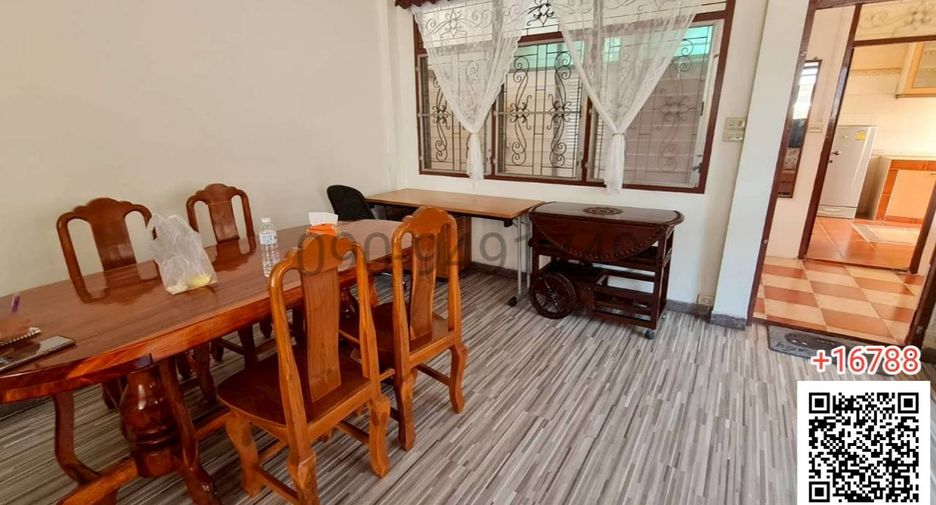 Casa en alquiler de 3 habitaciones en Chatuchak, Bangkok