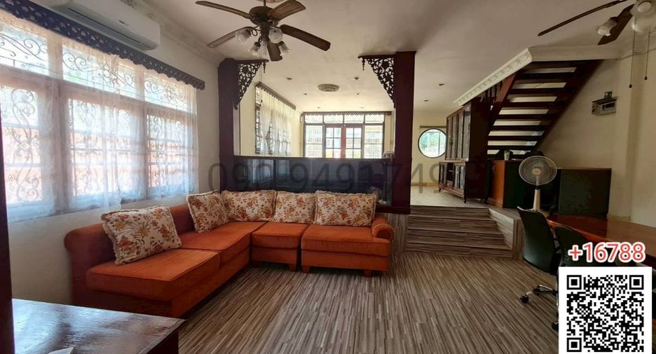 Casa en alquiler de 3 habitaciones en Chatuchak, Bangkok