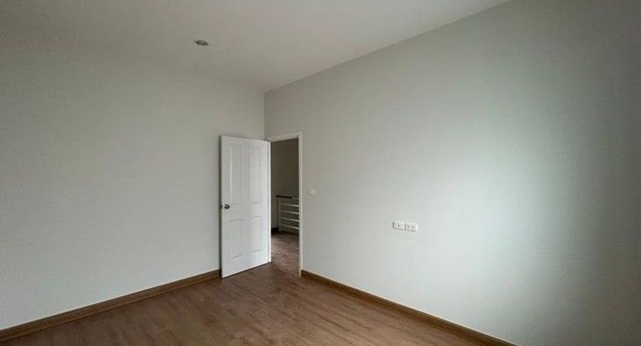 Casa adosada en venta de 3 habitaciones en Bang Yai, Nonthaburi