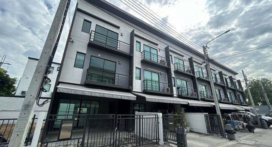 Casa adosada en venta de 4 habitaciones en Bang Bua Thong, Nonthaburi