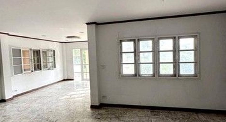 For sale 3 bedrooms house in Bang Bua Thong, Nonthaburi