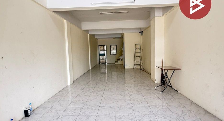 Gewerbefläche zur Miete und zum Kauf mit 5 Zimmer in Phutthamonthon, Nakhon Pathom
