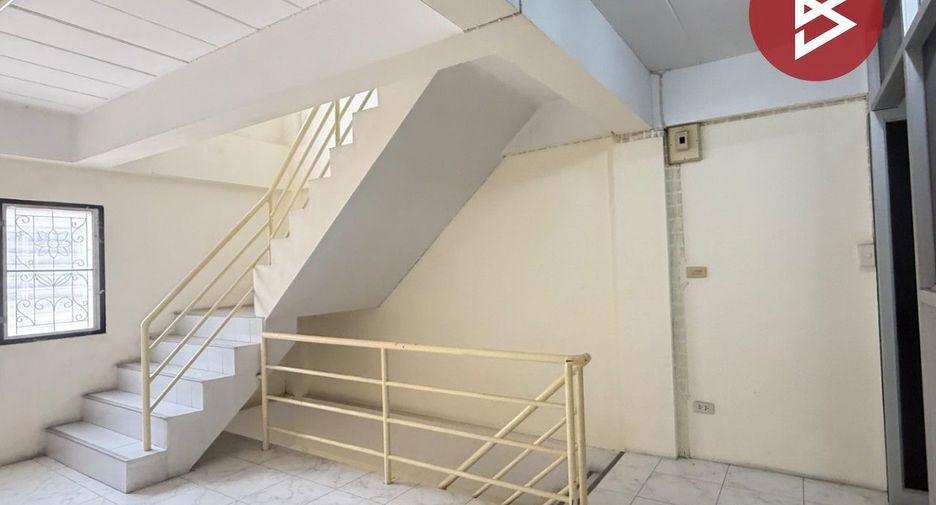 Gewerbefläche zur Miete und zum Kauf mit 5 Zimmer in Phutthamonthon, Nakhon Pathom