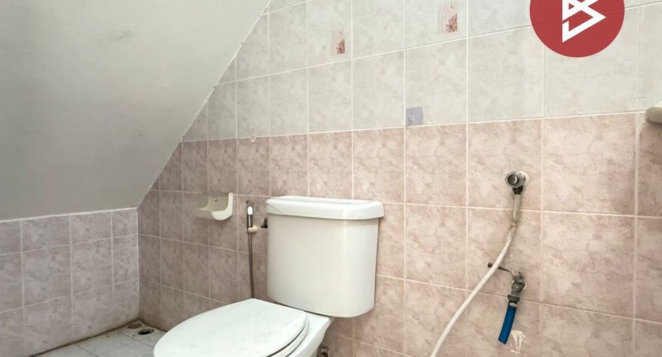 Gewerbefläche zur Miete und zum Kauf mit 5 Zimmer in Phutthamonthon, Nakhon Pathom