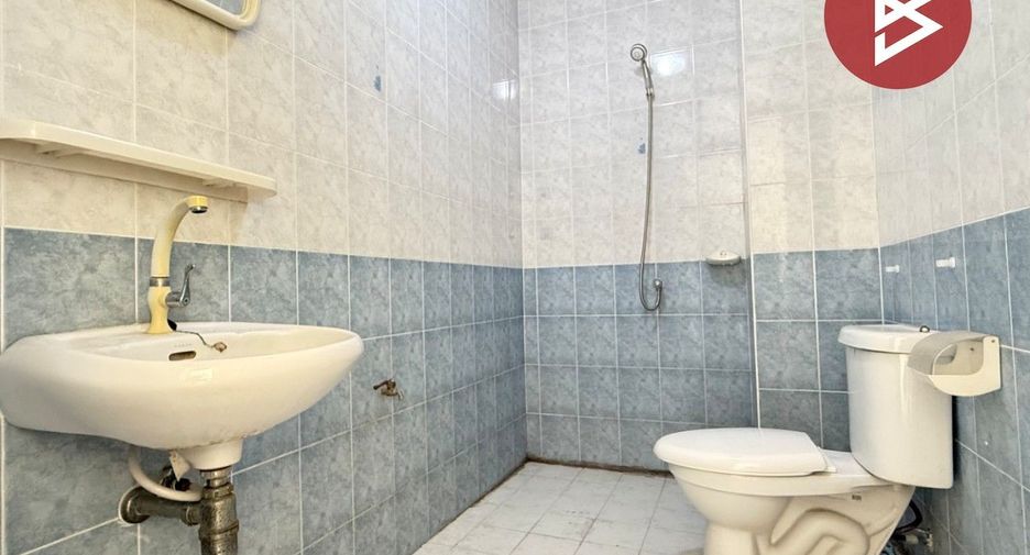 Gewerbefläche zur Miete und zum Kauf mit 5 Zimmer in Phutthamonthon, Nakhon Pathom