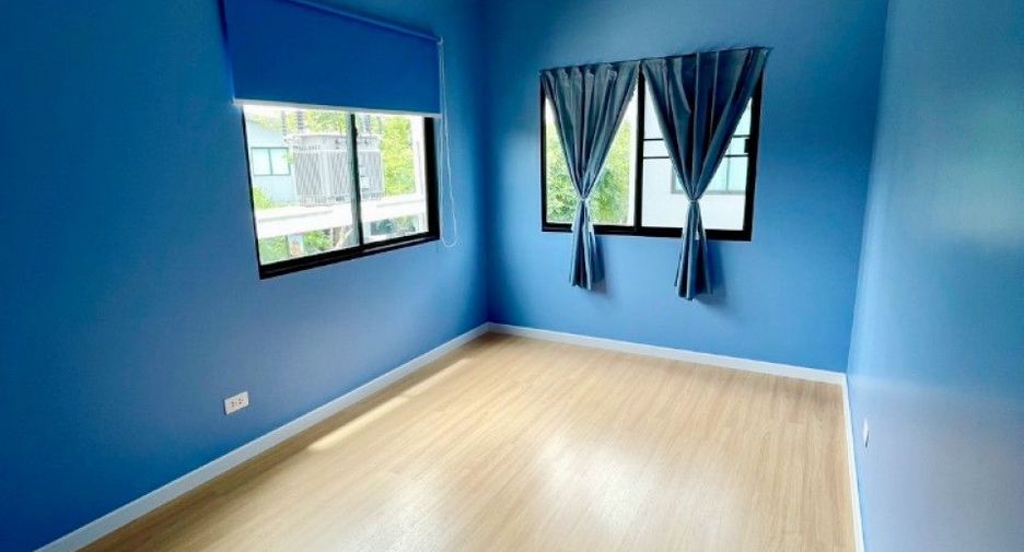 À vendre 4 chambres maison de ville à Bang Kruai, Nonthaburi