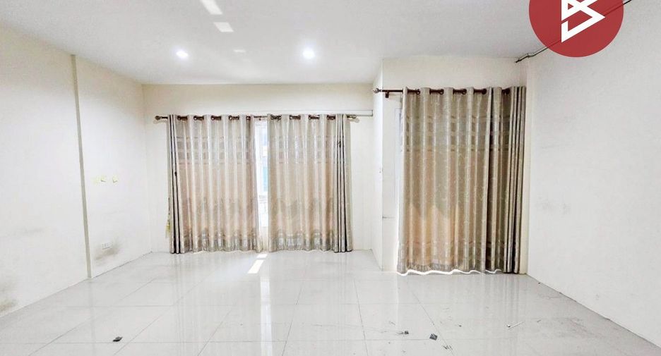 For rent and for sale 3 bedrooms townhouse in Mueang Chon Buri, Chonburi