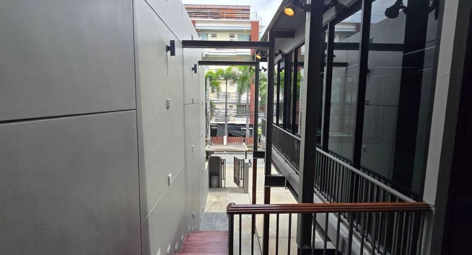 For rent 7 bedrooms office in Wang Thonglang, Bangkok