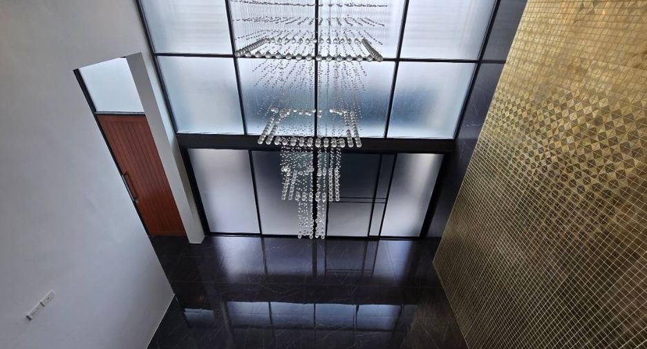 For rent 7 bedrooms office in Wang Thonglang, Bangkok