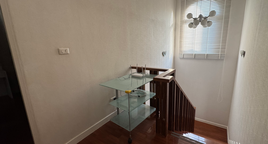 For rent 4 bedrooms house in Lat Phrao, Bangkok