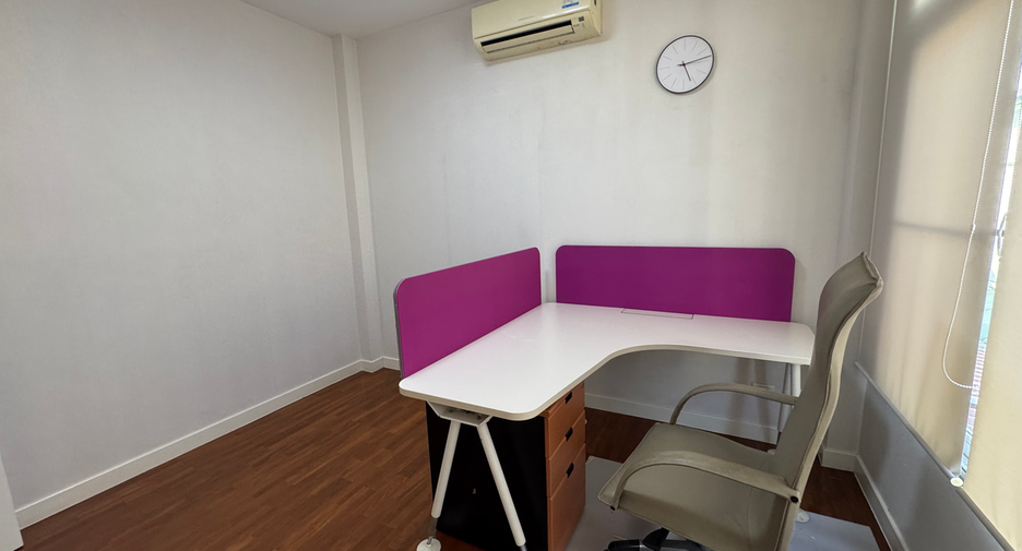 For rent 4 bedrooms house in Lat Phrao, Bangkok