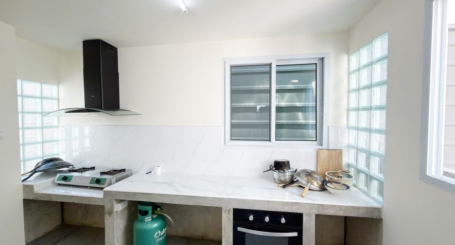 For rent 4 bedrooms house in Mueang Chiang Mai, Chiang Mai