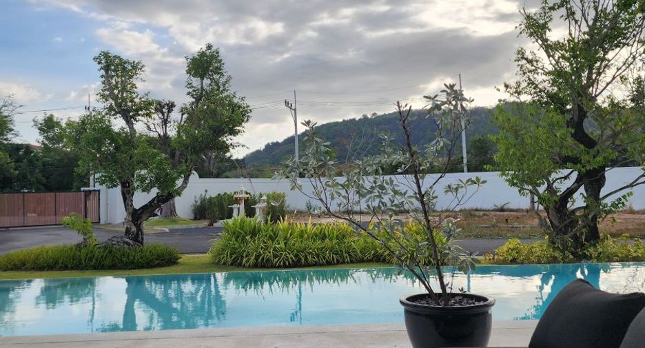 For rent 3 bedrooms villa in Mueang Phuket, Phuket