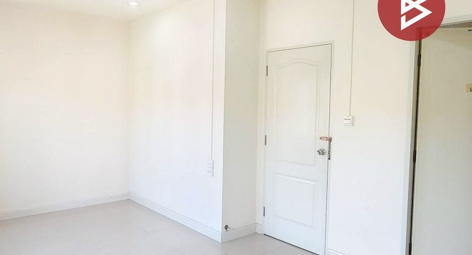For sale 3 bedrooms townhouse in Lat Krabang, Bangkok