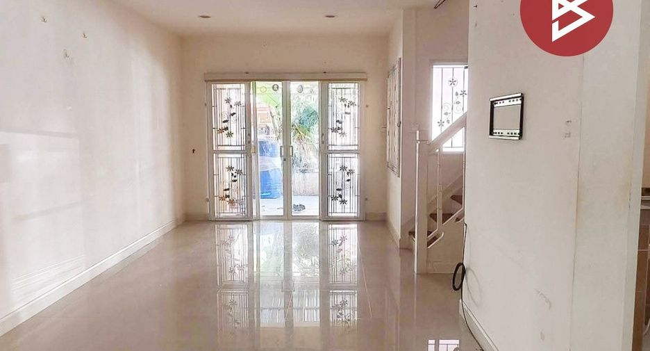 For sale 3 bedrooms townhouse in Lat Krabang, Bangkok